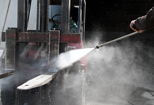 Best Pool Deck Cleaning  in Brookfield, IL